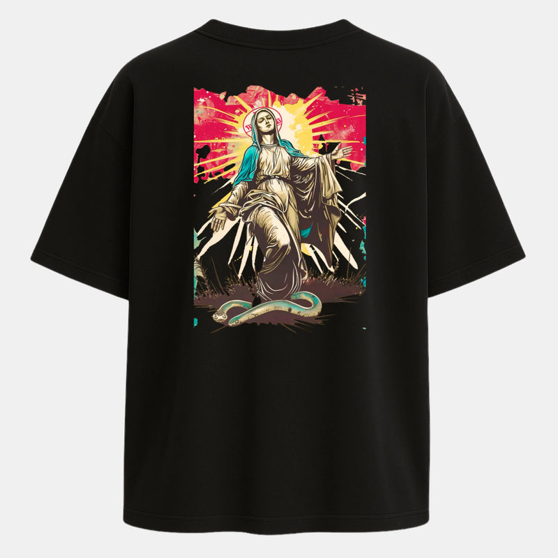 Camiseta Oversized - Maria pisa na serpente